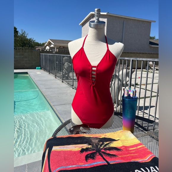 🔥🔥One Piece Red Swimsuit - Picture 2 of 7